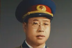 他是开国中将，救过刘伯承的命，与老搭档约定死后继续为人民站岗图片