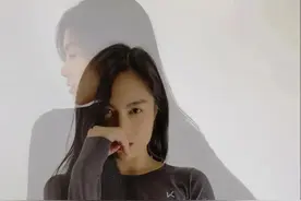 37岁辣妈型体育老师走红，性感马甲线太吸睛，这身材让人羡慕图片