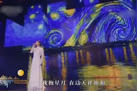 世纪同台！52岁王菲献唱《湾》状态佳，谢霆锋全程“望妻眼”好甜图片