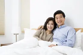 女性绝经后出血，医生提醒：警惕三种病，早发现早治疗图片