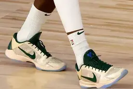 NBA球员上脚：鞋王塔克又有狠货，詹姆斯的球鞋致敬经典图片