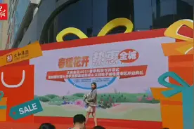 快来看，这里的模特走秀别具一格图片