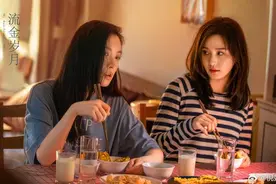 《流金岁月》曝花絮照 种草倪妮刘诗诗的同款包图片