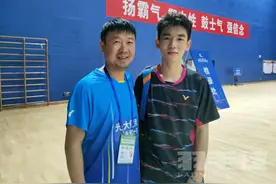 孙俊父子携手羽超作战，三年成长孙文骏不怕高手怕采访图片