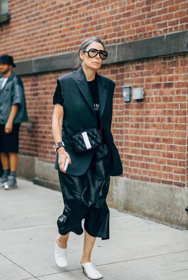 女明星秋季撞衫的第一件单品，我再也不说它鸡肋了