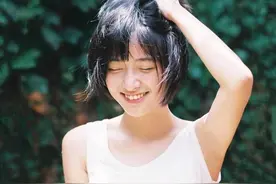 沈月日系风走对了！穿开衫配短裙长袜复古俏皮，秒变动漫少女图片