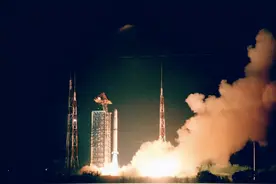 百年瞬间丨中国第一颗极轨气象卫星发射成功图片
