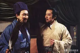 都是初来乍到，为何关羽张飞服徐庶，不服诸葛亮？图片