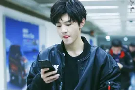 陈哲远这个小嘴唇是认真的吗？是要让我们奶一口？过来我抱抱你图片