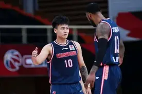 CBA球员上脚球鞋汇总：张镇麟追求实用，赵睿走可爱风图片