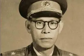 琼崖纵队三名总队长，建国后获得什么军衔？图片