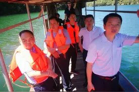 黄伟雄到汨罗江平江段、恩溪河开展巡河工作图片