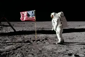 美国人登陆火星后，可以在上面插满美国国旗，然后霸占火星吗？图片