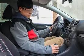 手动挡遇上堵车就蔫！车速到底咋把控？老司机：我用这招超轻松图片