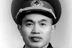 开国中将坐直升机奔东山岛，40分钟后爆炸，主席送人生最后花圈图片