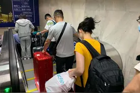 再也不用拎行李下楼梯了！地铁北京站西厅增设扶梯今日投用图片
