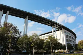 广西强烈推荐的四所高中，1所一本率超95%，另外3所也在90%左右图片