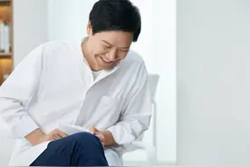 富人形象包装有多强？马云穿布鞋，李嘉诚戴西铁城，雷军晒国产鞋图片