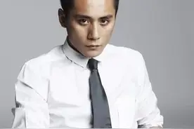 刘烨为照顾患病妻子三年没接戏，如今妻子容颜老去仍不离不弃！图片