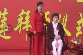 评书界后继有人，76岁评书大师刘兰芳再收新徒，现场赐名候豫芳图片