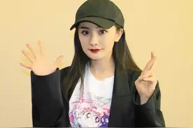 杨幂与闺蜜逛街，在甜品店被男子搭讪，高情商婉拒尽显女神风范图片