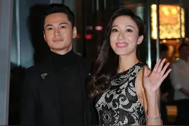 杨怡娇滴滴有女人味，用裹身裙勾勒身材，在男人身边魅力四射图片