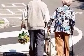 辛苦养育三个孩子，一碗水端平，没想到我成了罪魁祸首图片