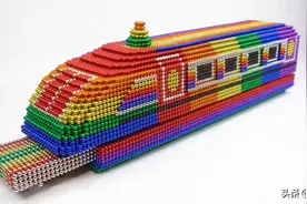 手工模型作品，看看如何用巴克球拼装动车模型！图片