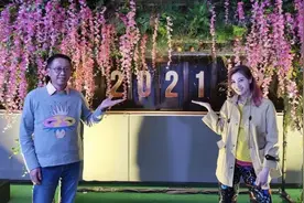 阔太过新年：李嘉欣徐子淇炫夫又炫富，她想和70岁老公拼四胎图片
