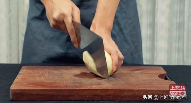 怎样把土豆丝炒的又香又脆？只需一点小技巧，味道比饭店还好吃