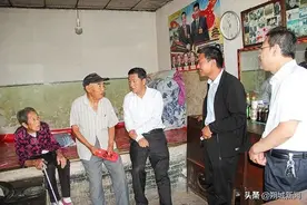 孟维君慰问老党员、困难党员和抗疫一线党员图片