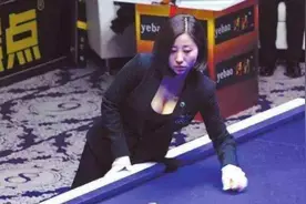 中国台球界最美女裁判，身材颜值不输模特，入美籍后想找黑人老公图片
