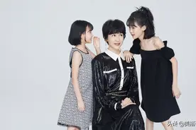 鲍蕾携俩女儿拍亲子照，贝儿眉眼张开更像爸爸陆毅，腿比妈妈还细图片