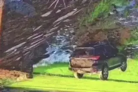 你以为这只是一幅油画？那你把手机倒过来看看！是不是很意外？图片