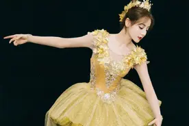 迪丽热巴这身材真的没P图吗？整条腿跟胳膊一样粗，漫画腿太迷人图片