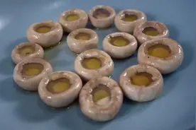超简单的蘑菇家常做法 | 赶快学学「 油煎蘑菇 」吧图片