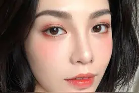 会打扮的中年女人，化妆品选这4样就够了，轻松比同龄人更显年轻图片