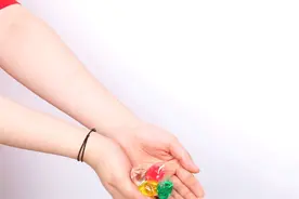 洗衣店都在用的“洗衣凝珠”，9倍浓缩，汗味污渍一洗没图片