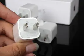 真正告别5V1A，iPhone 12包装盒托盘曝光，无耳机、充电器位置图片