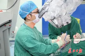 头晕无力以为是疲劳所致，医生为男子脑血管巧“搭桥”图片