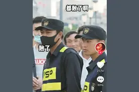 快乐男声王栎鑫离婚后现状：街头卖唱被保安驱赶，唱歌被大爷挑衅图片