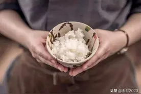 成都“苍蝇”小馆的老板娘，笑呵呵地给我上了一节营销课图片