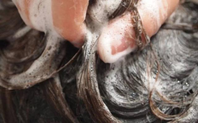 护发问题当然是要从最基础的洗头开始啦