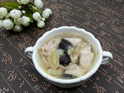 海参花胶扇骨汤 海参花胶排骨汤的做法