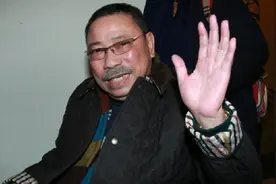 80岁影帝突发不适被送急诊！晚年疾病缠身就不戒酒，此前两度住院图片