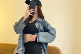 夏天如何穿“黑色裤子”才好看？教你4个挑选方法，5种搭配思路图片