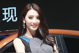 第19届深港澳车展车模欣赏  精选黑蓝裙妹子多位 你审审谁更美图片