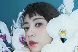 贾静雯3月封面大片曝光已46岁依旧自信迷人图片