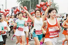 2020重庆女子半程马拉松赛激情开跑图片