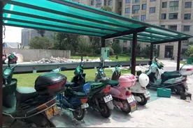 为什么电动车刚充满电，一加速就掉两格？维修师傅说出其中猫腻图片